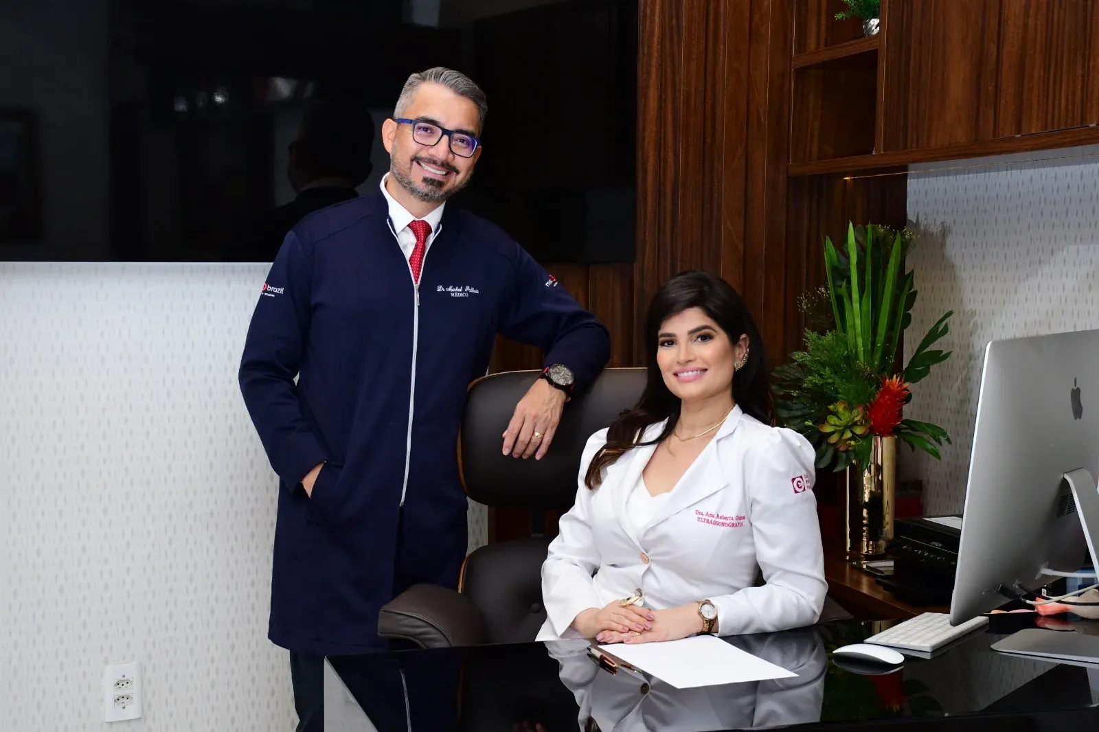 Dr. Michel Palheta e Dra. Roberta Severiano no consultório